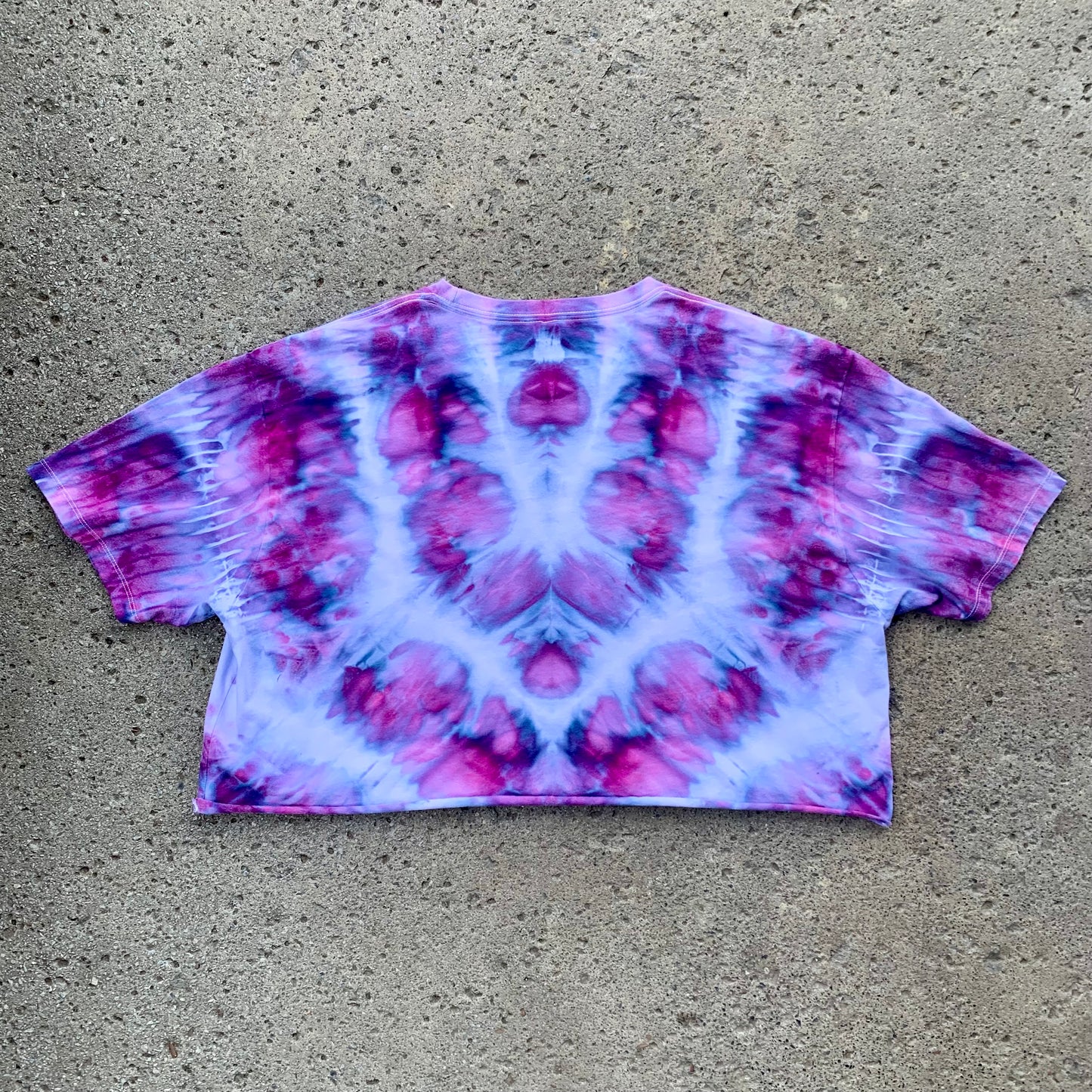 "PURPLE WAVES" XXL Tie Dye Crop Top