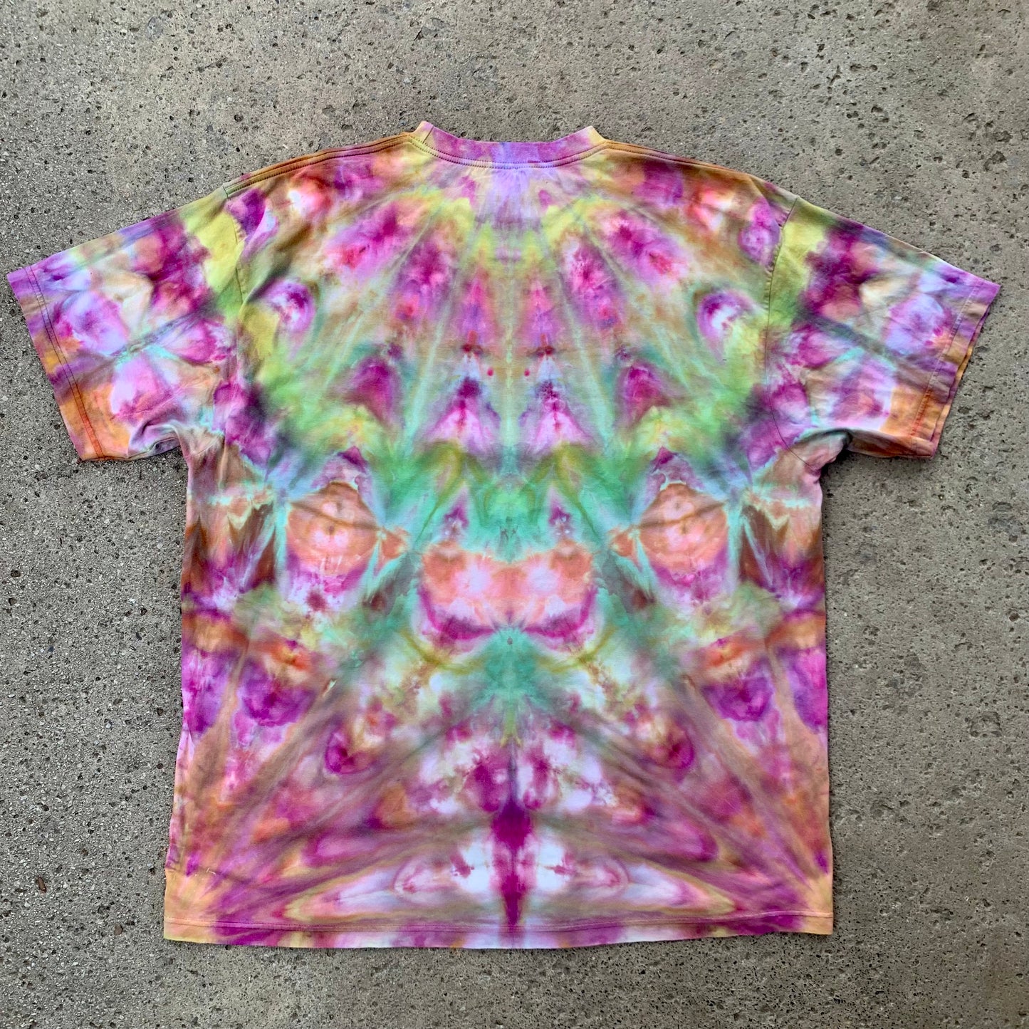 "JUNGLE FLOW" XXL Unisex Ice Dyed T-Shirt