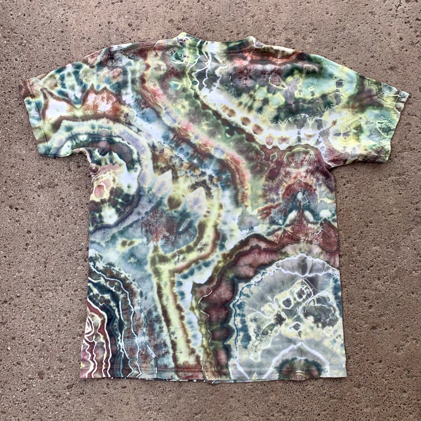 "REEL TREEZ" Large Ice Dyed T-Shirt