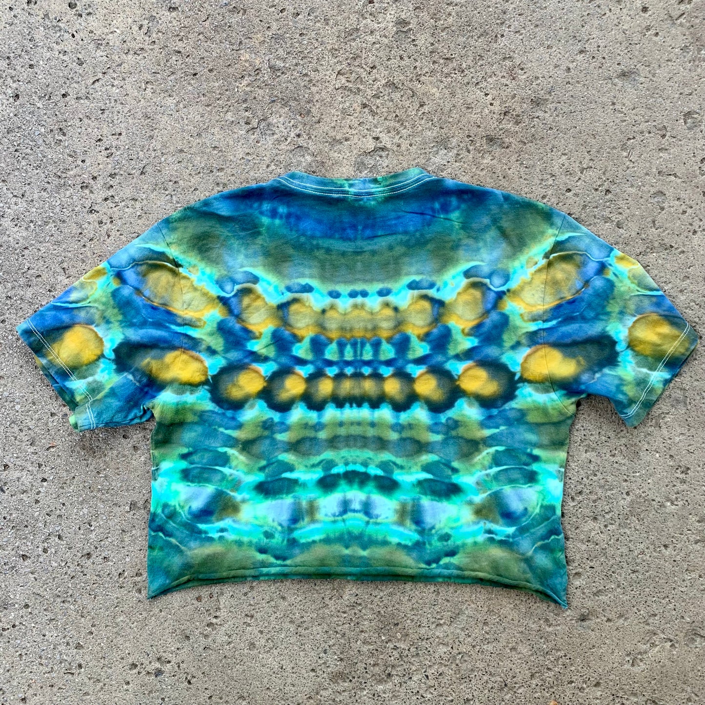 "ISLAND PORTALZ" Medium Ice Dyed Crop Top