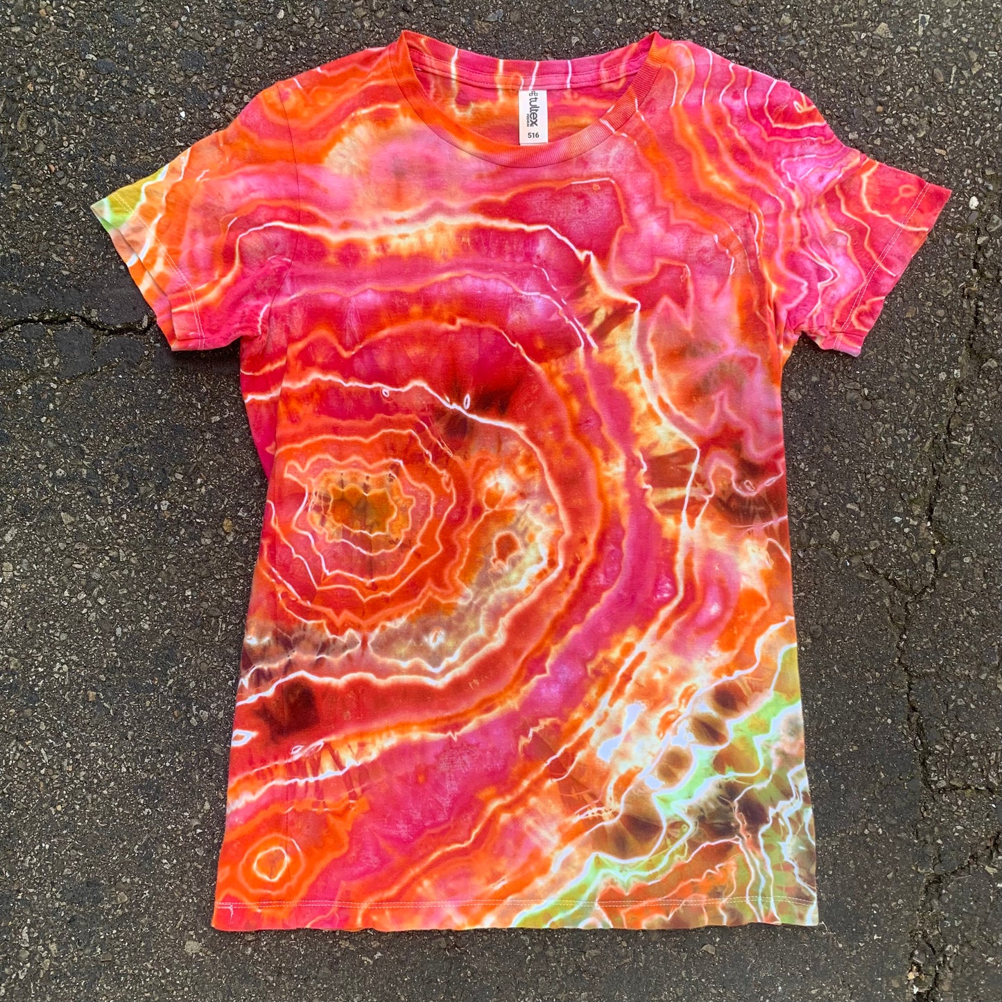 "ISLA EN FUEGO" Medium Women's Ice Dyed T-Shirt