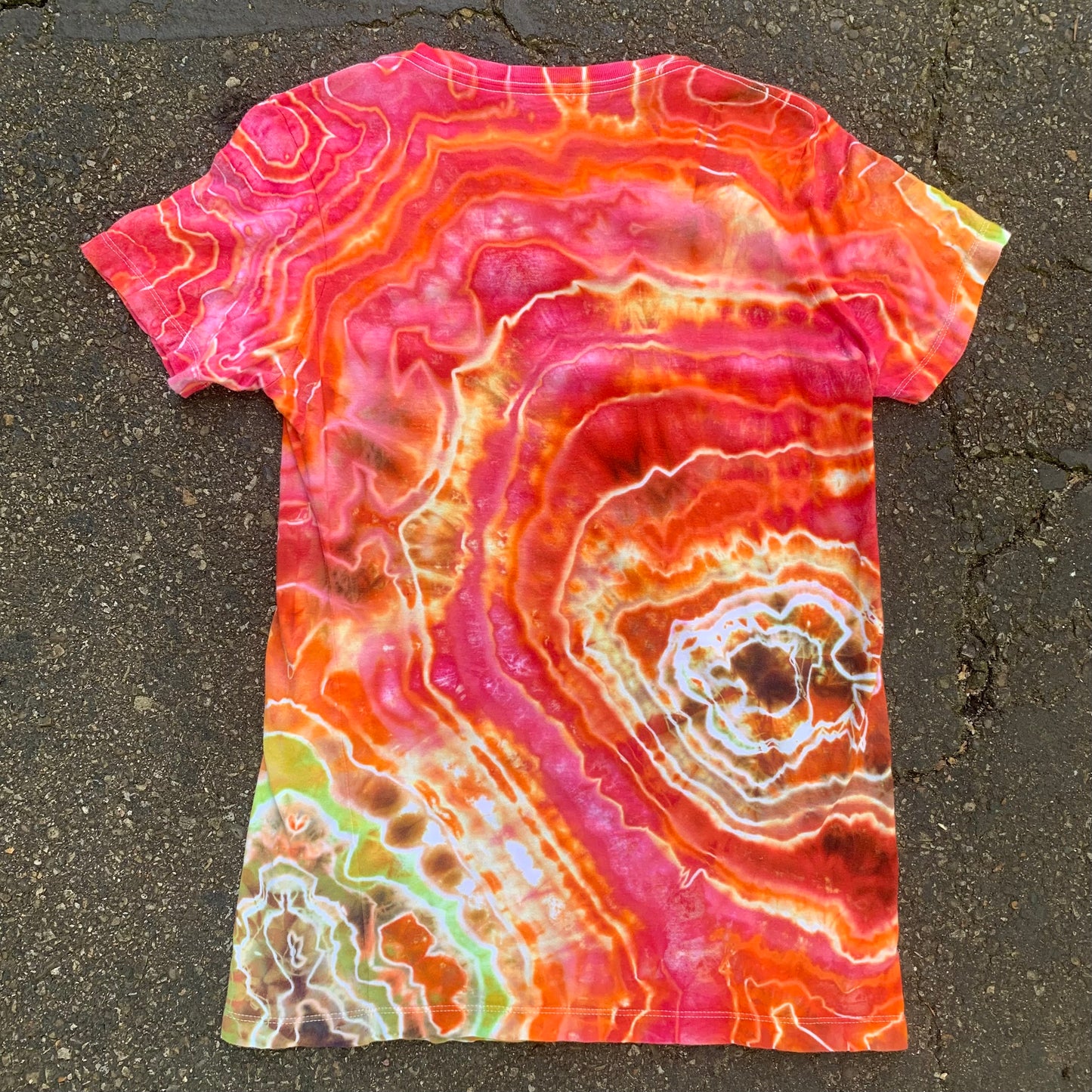 "ISLA EN FUEGO" Medium Women's Ice Dyed T-Shirt